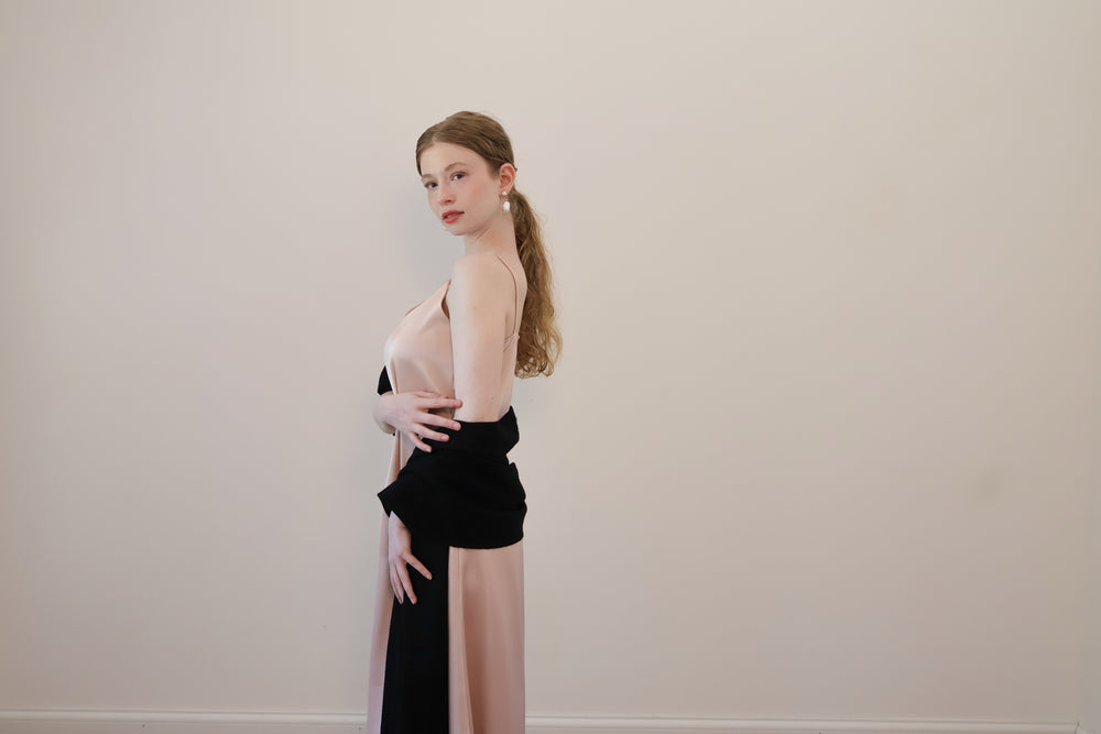 The Signature Cashmere Drea - Black