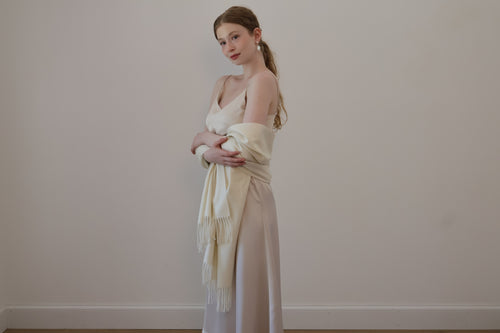 The Signature Cashmere Drea - Ivory